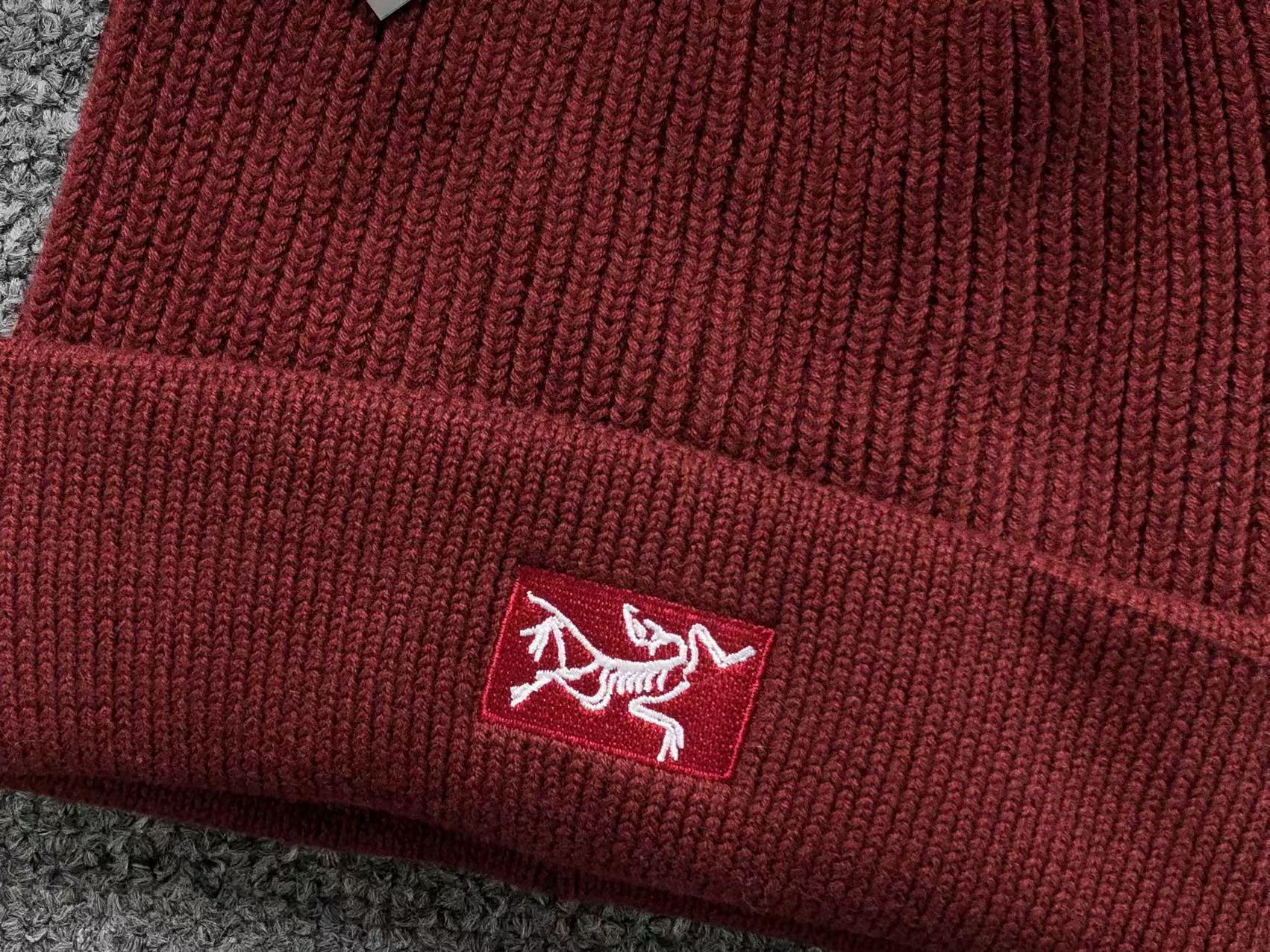Small Bird Logo Toque™