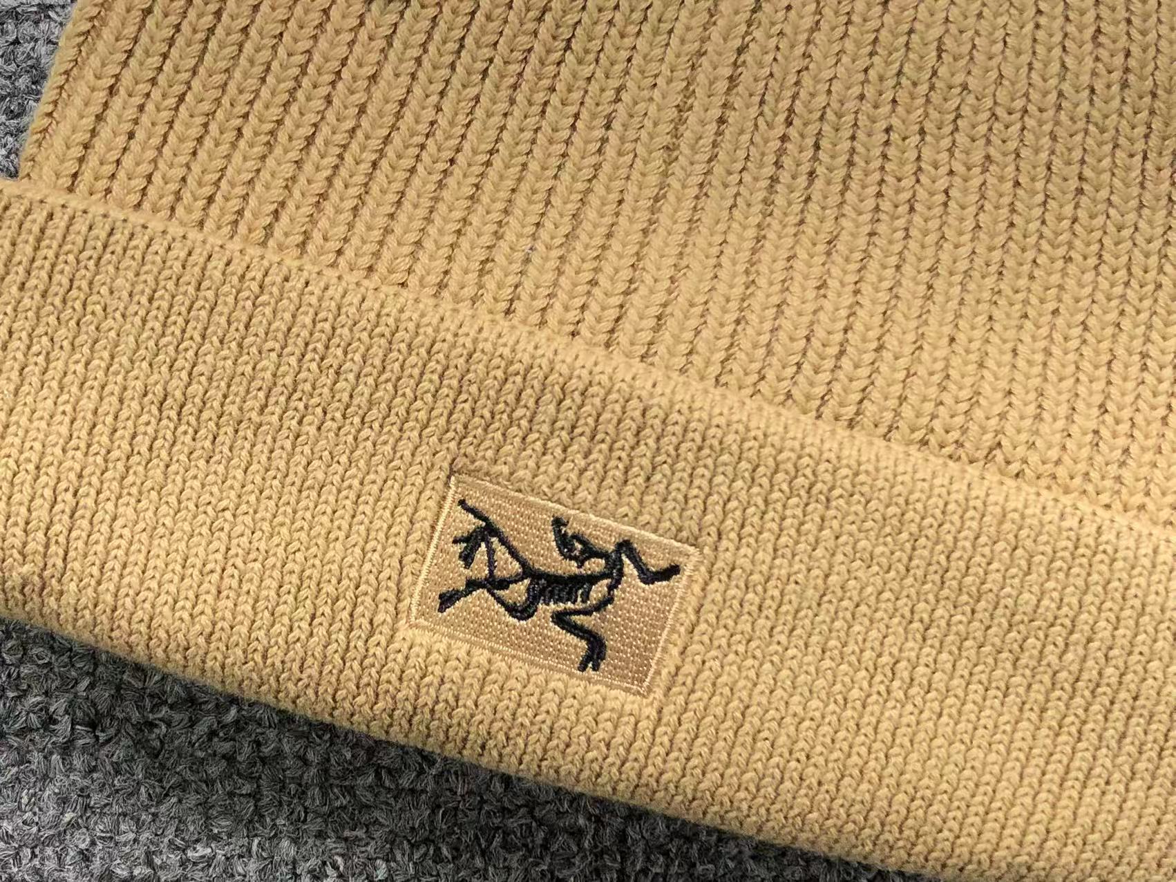 Small Bird Logo Toque™