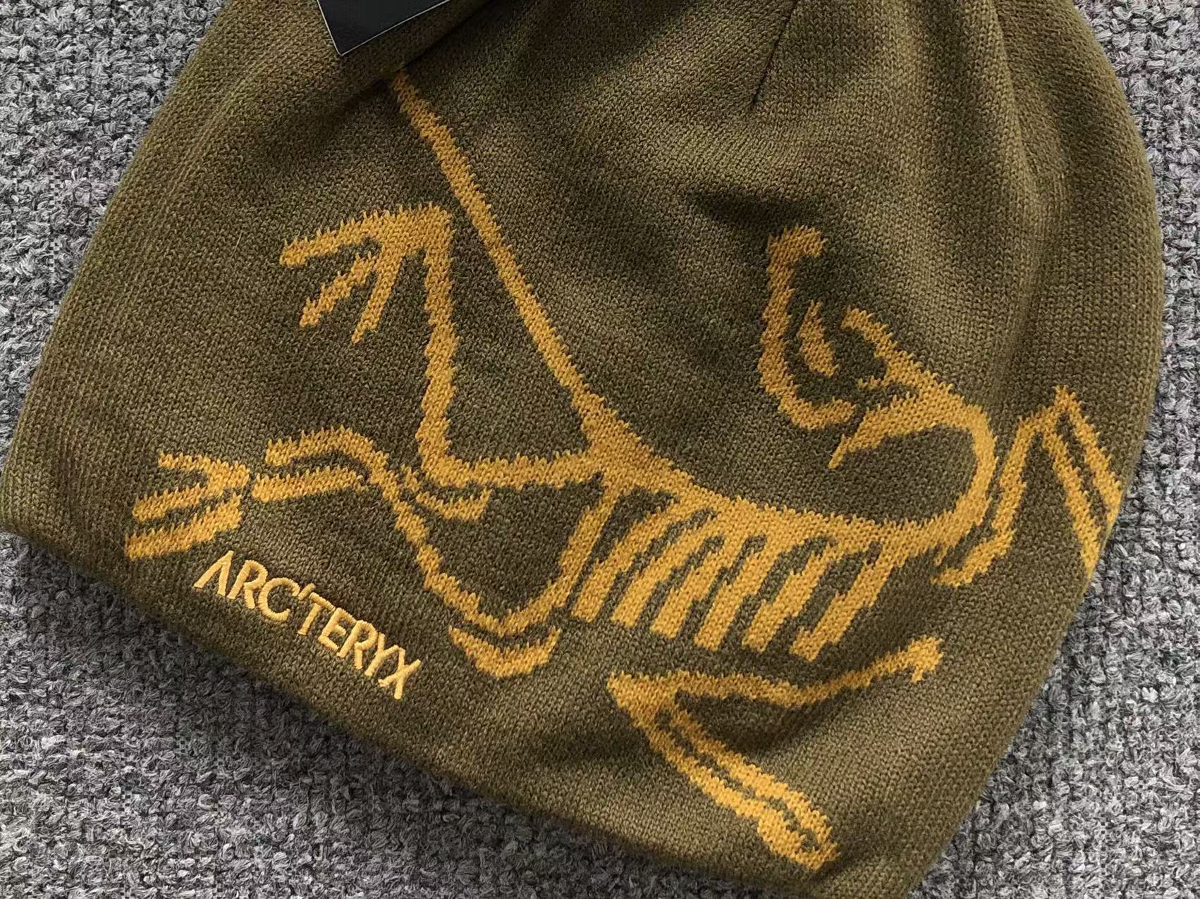 Bird Head Toque Beanie™