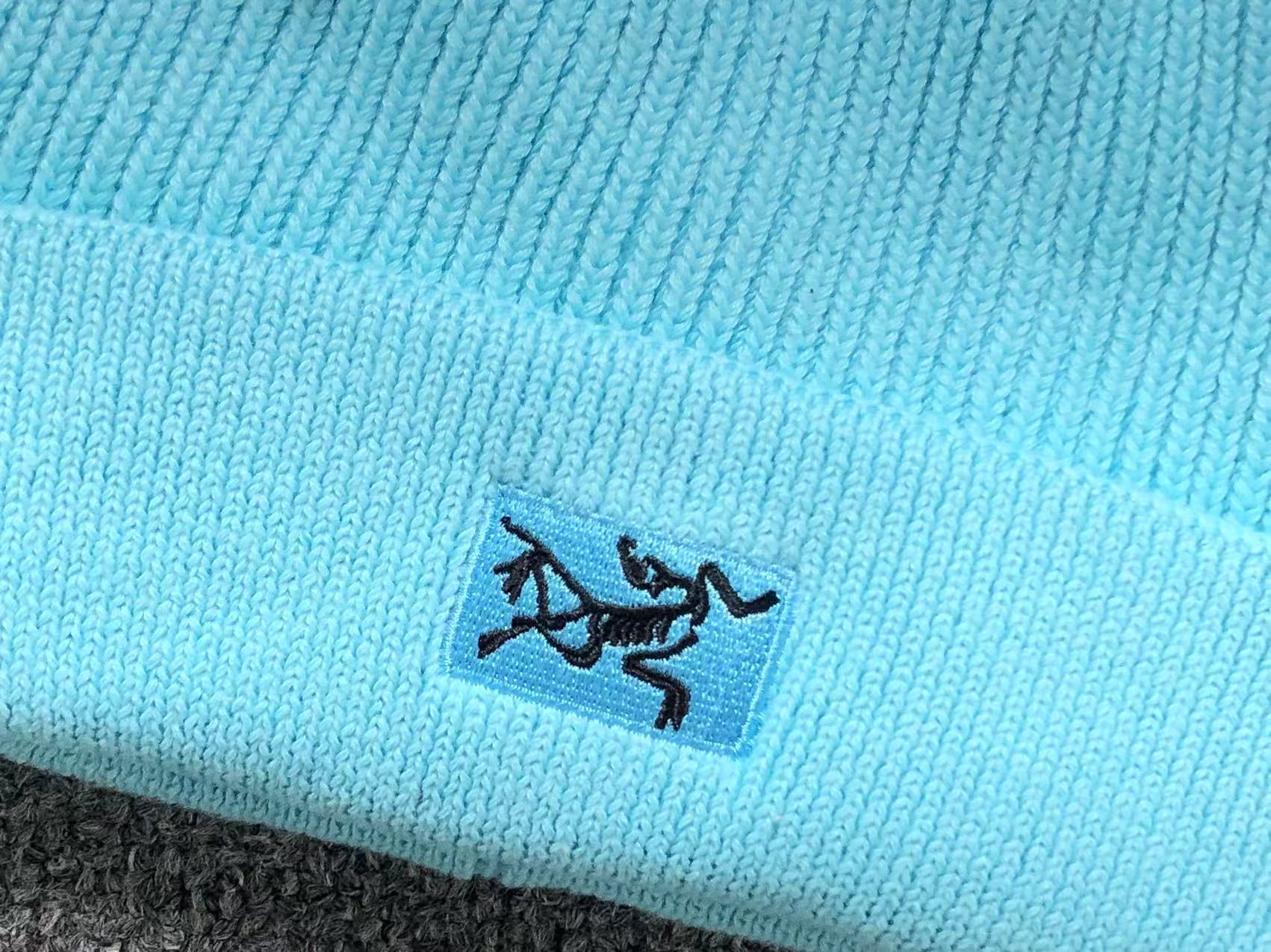 Small Bird Logo Toque™