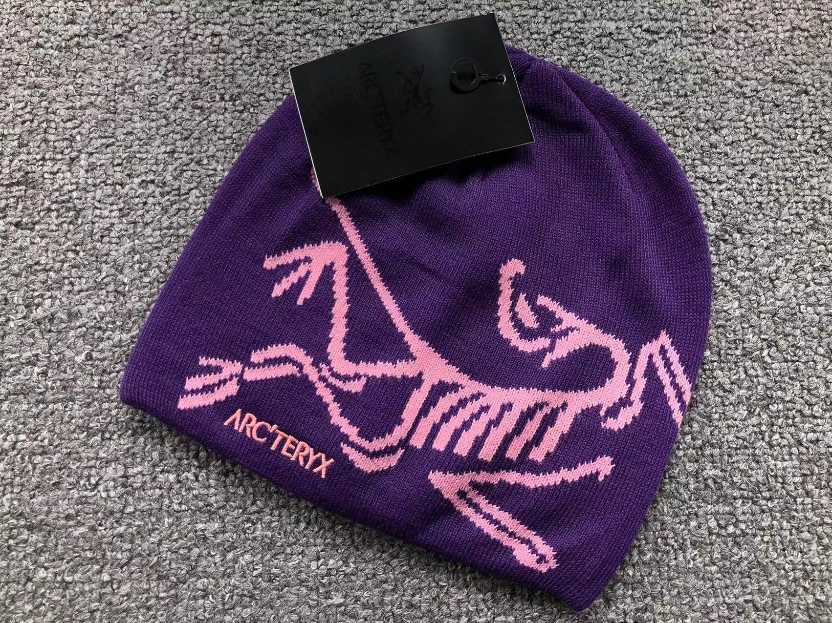 Bird Head Toque Beanie™