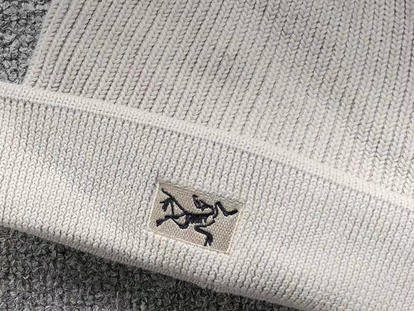 Small Bird Logo Toque™