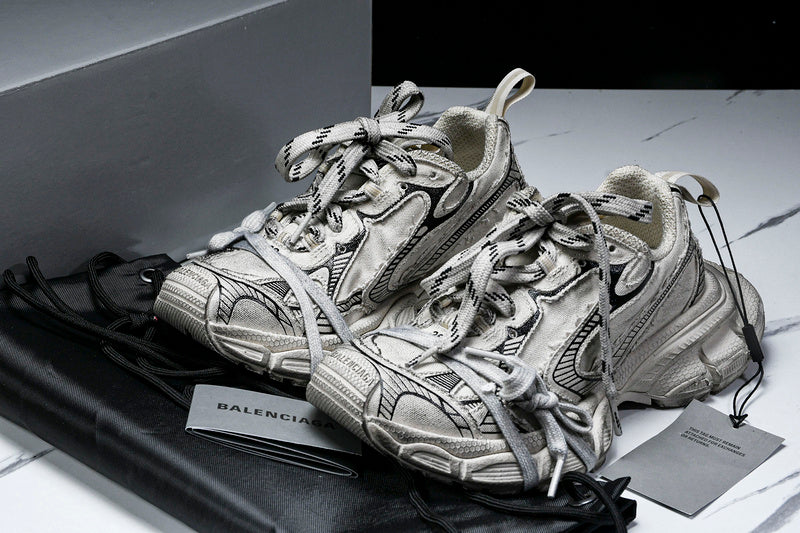 Worn-Out Beige 3XL Sneakers