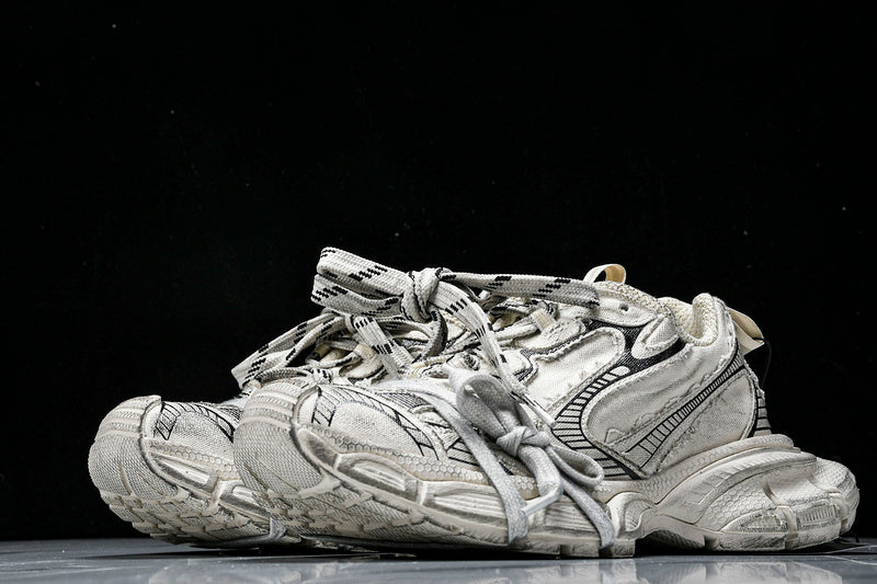 Worn-Out Beige 3XL Sneakers